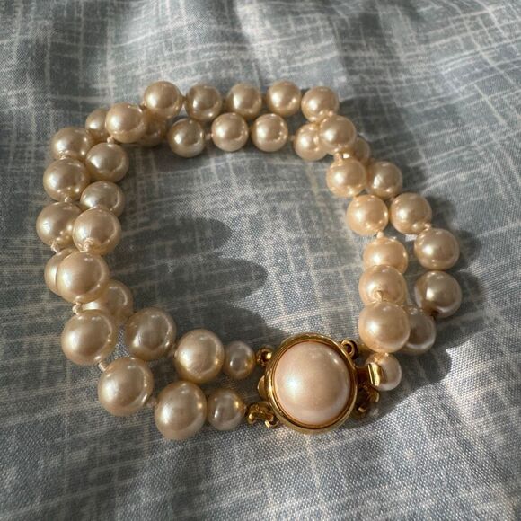 Vintage 60s Faux Pearl Double Strand Bracelet w/ Filigree Clasp 9” - Picture 1 of 3